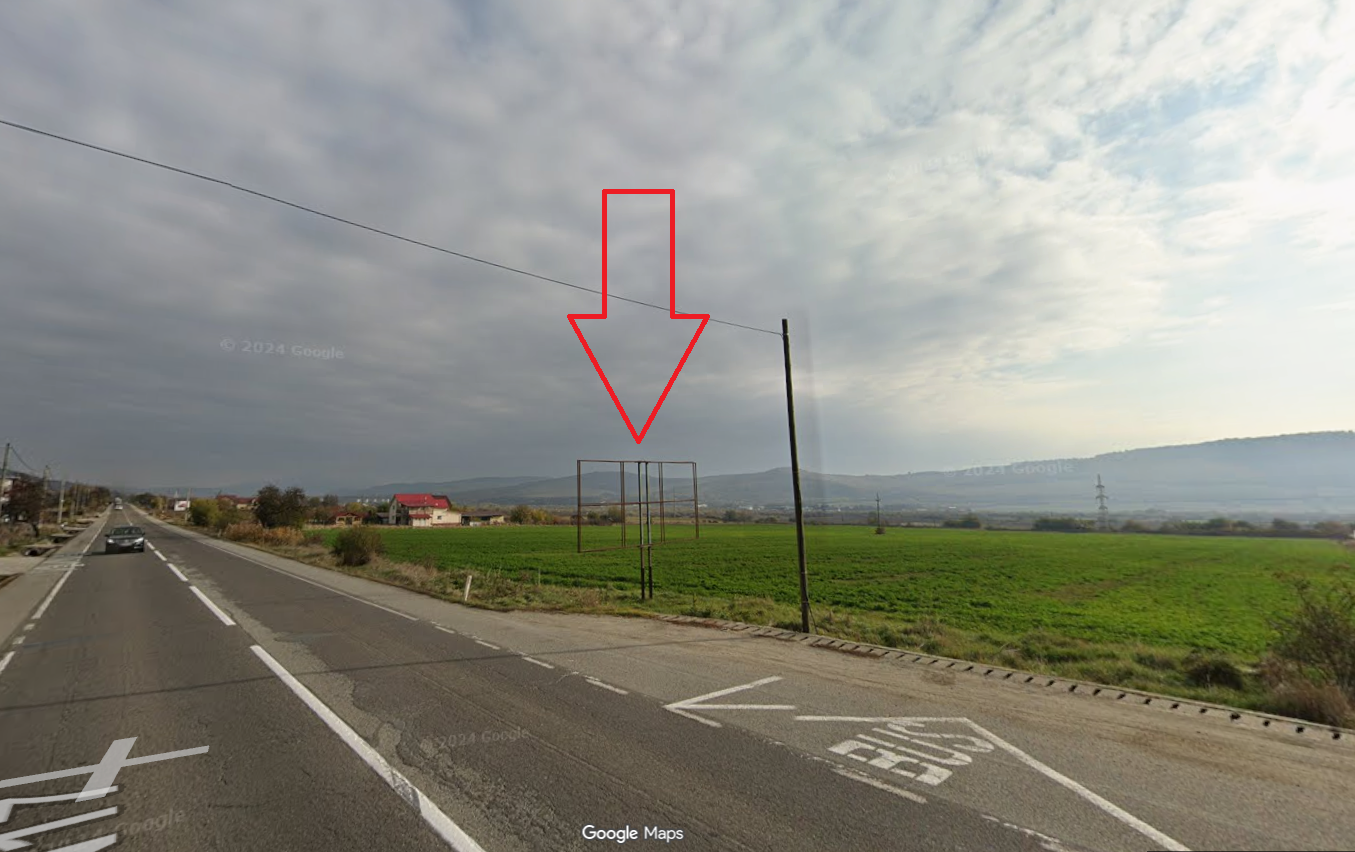 Panou publicitar outdoor pe drum național, zonă deschisă, vizibilitate mare, județul Bistrița-Năsăud