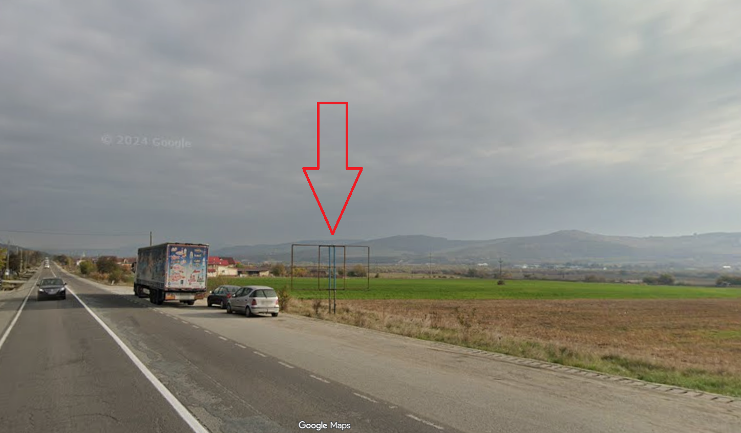 Panou publicitar outdoor pe drum național, zonă deschisă cu trafic auto, județul Bistrița-Năsăud